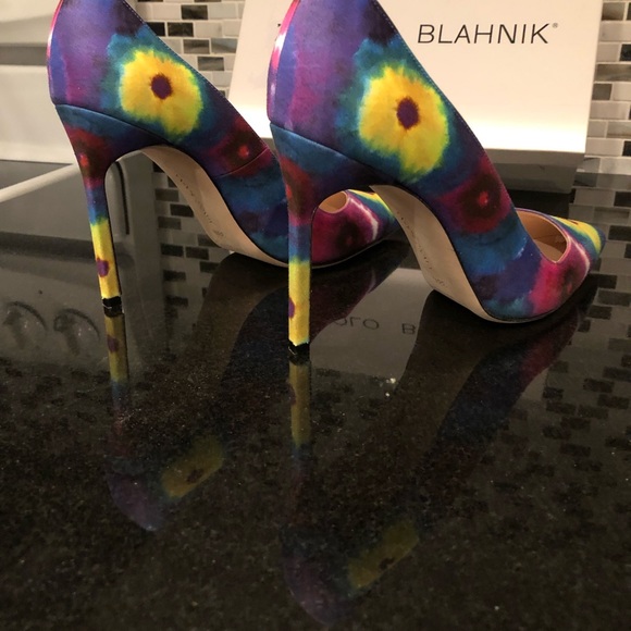 💖Manolo Blahnik Tie Dye Pumps! 💖 - Picture 7 of 8